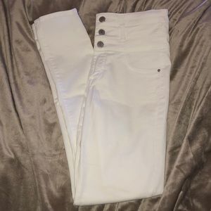 White Refuge High-rise Jeans ✨🦋